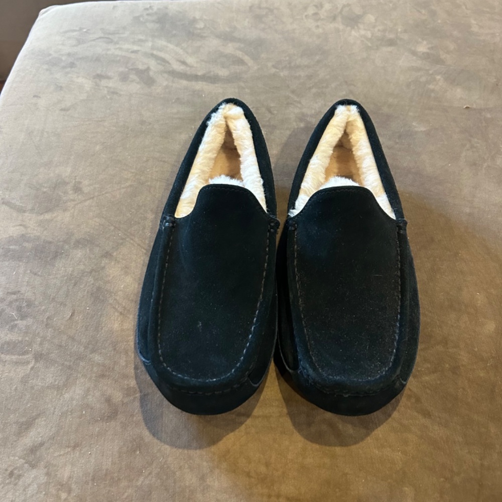 UGG Ascot Slipper Men's size 10 NWOT